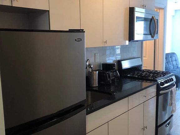 3rd image of 521 W 48th St #4A