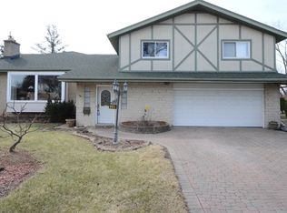 801 E Golfview Dr, Mount Prospect, IL 60056