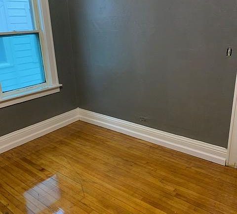 3rd image of 2628 Emerson Ave Floor 1