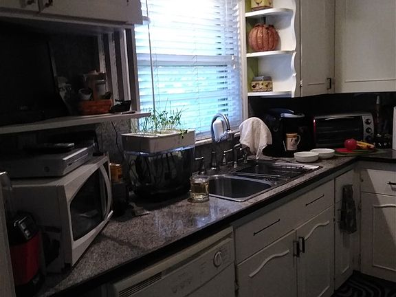 4th image of 216 Kenilworth Dr