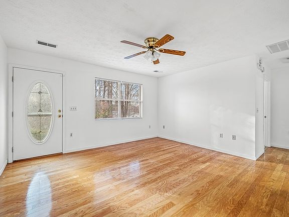 5th image of 610 Caughron Dr
