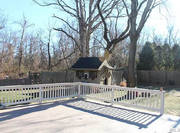 4th image of 27 Sylvan Ln