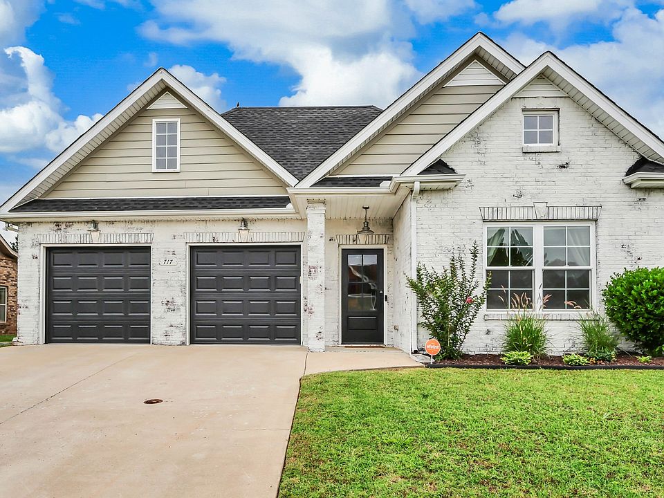 1st image of 717 Valencia Dr