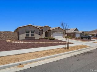 570 Farmstead St, Hemet, CA 92543