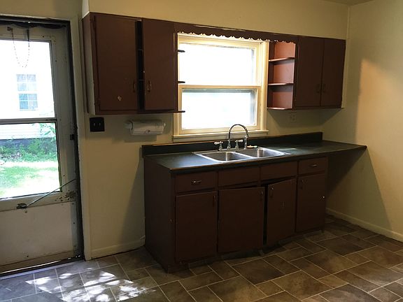 4th image of 530 Catherman Ave