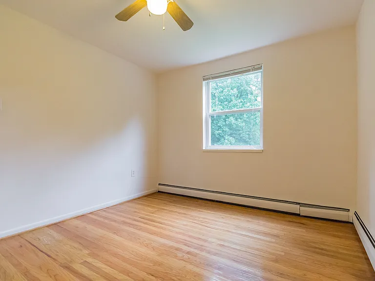 Fox Chase Park Apartments — Photo 8