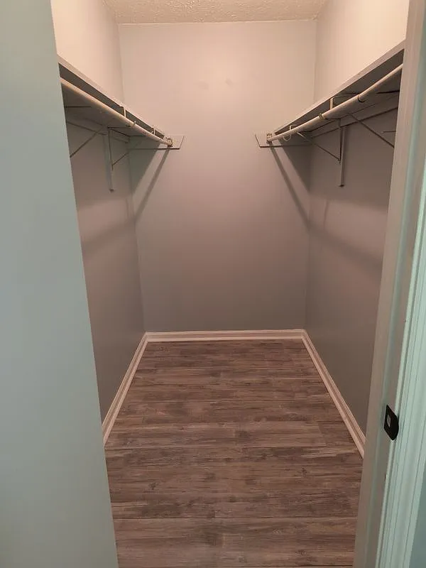 3 bed, 2.0 bath, 1400 sqft, $2,300 — Photo 4