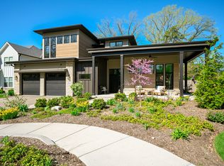 611 S Loomis St, Naperville, IL 60540