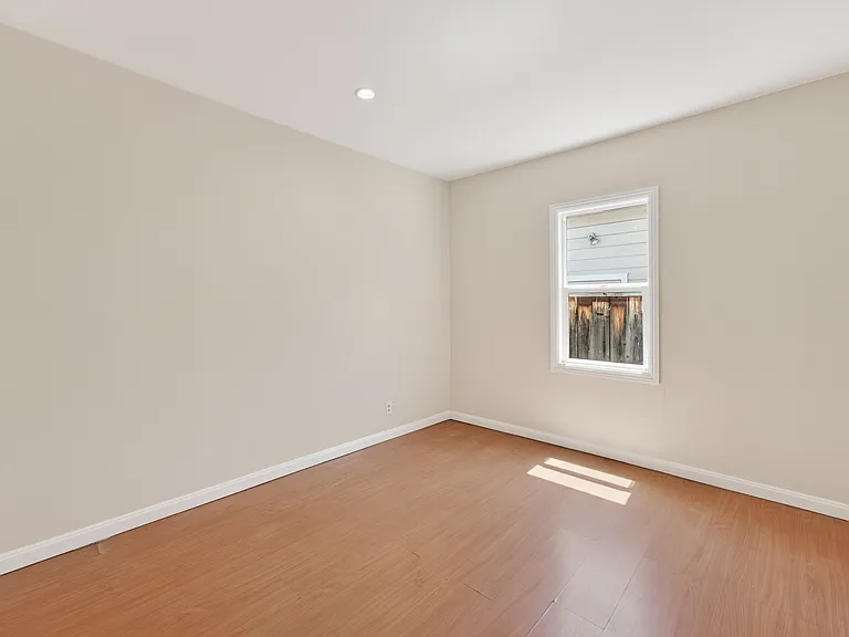 25468 Belmont Ave — Photo 4