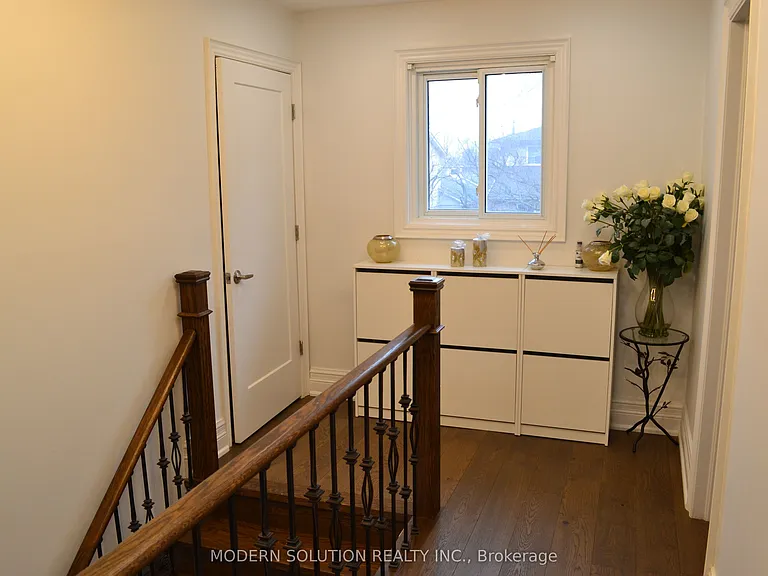 65 Manning Cres — Photo 16