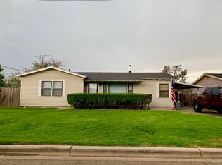 1005 Xenia St, Plainview, TX 79072