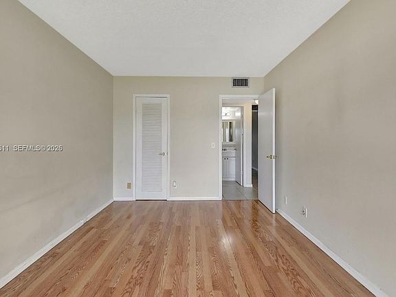 2nd image of 1020 Exeter Dr #B