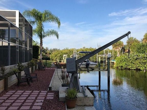 4th image of 2911 Caribbean Dr
