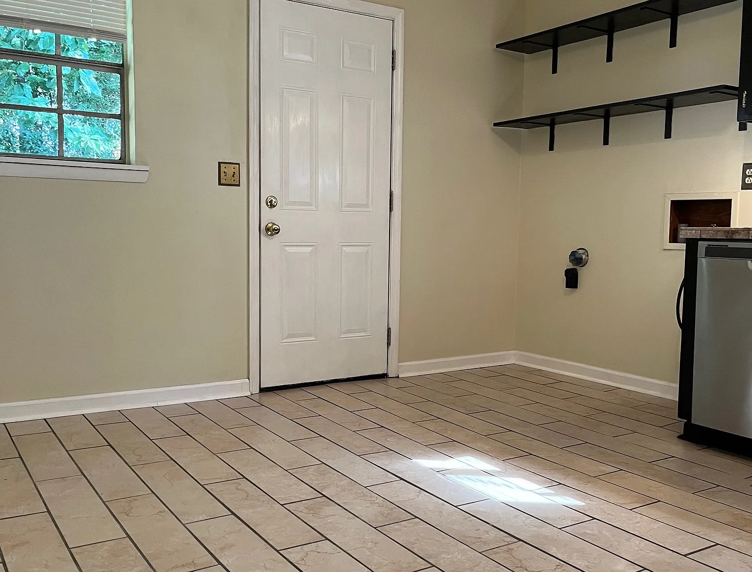 2 bed, 900 sqft, $1,150 — Photo 3
