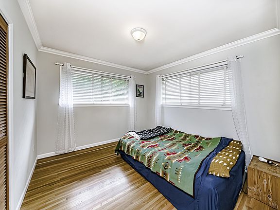 3rd image of 1749 Deep Cove Rd