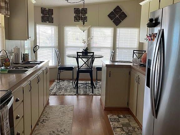 2nd image of 3133 Longview Dr