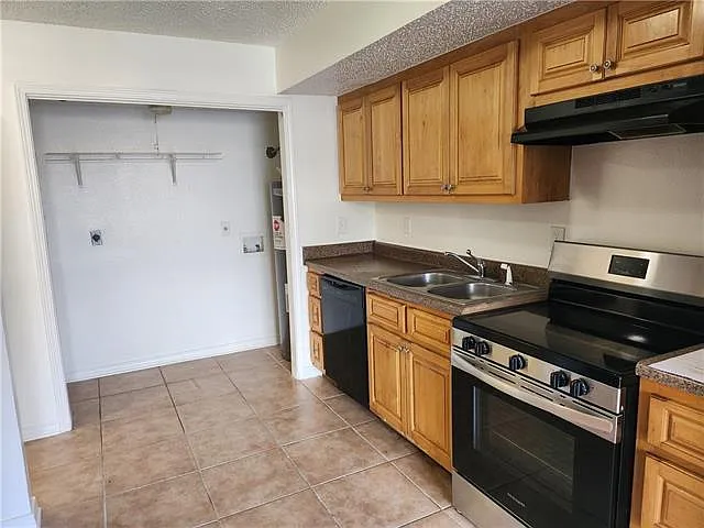 44 Carriage Ln #D — Photo 4