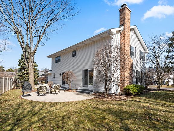 4th image of 955 Burridge Ct
