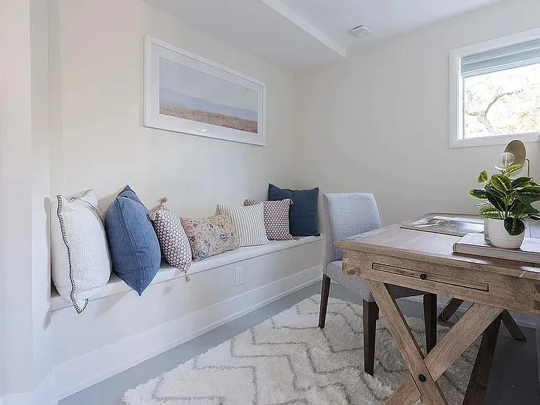 220 Winding Way — Photo 2