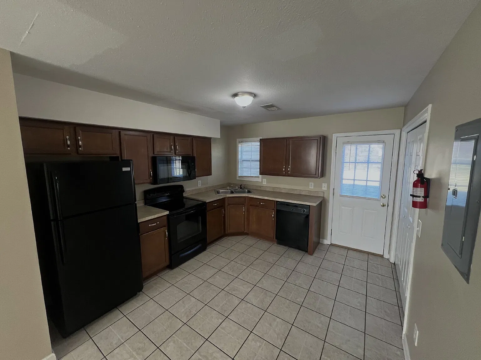 2 bed, 1.5 bath, 1000 sqft, $995 — Photo 3
