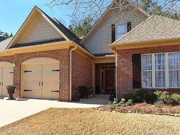 2560 ft2 living area