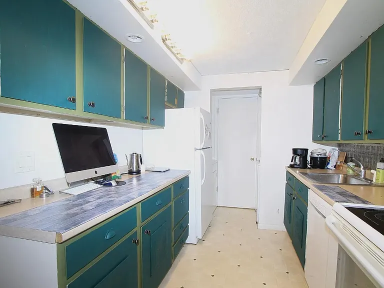 810 Stratford Dr #10 — Photo 4
