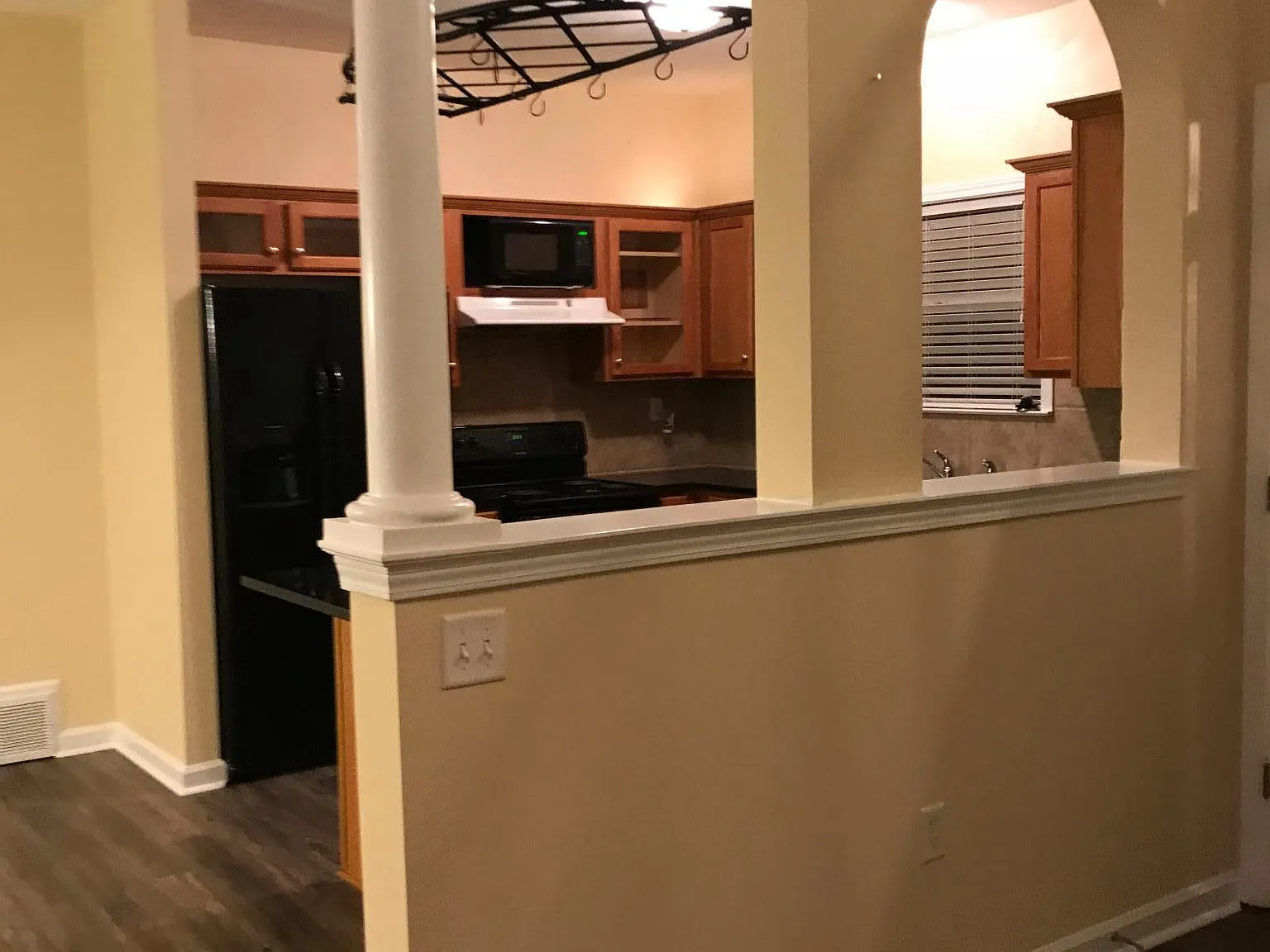 3 bed, 2.5 bath, 1701 sqft, $2,400 — Photo 3