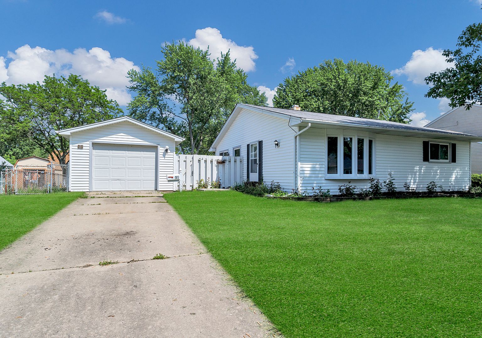 11 Ridgefield Rd, Montgomery, IL 60538 Zillow