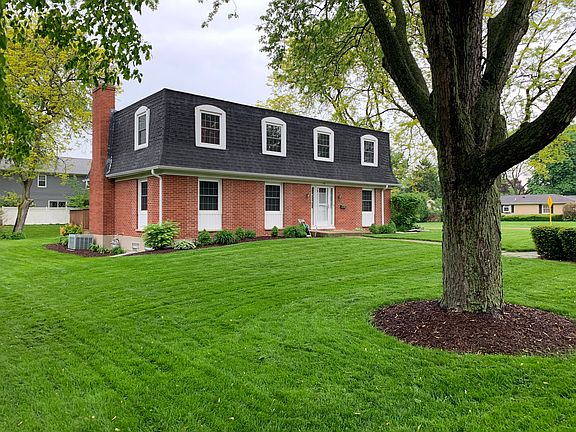 2nd image of 110 W Oak Glen Dr