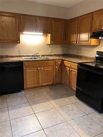 2 bed, 1.0 bath, 782 sqft, $1,100 — Photo 3