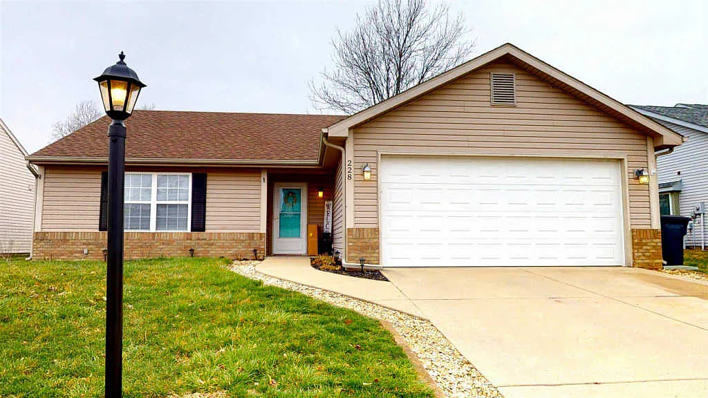 228 Plantation Way photo 1