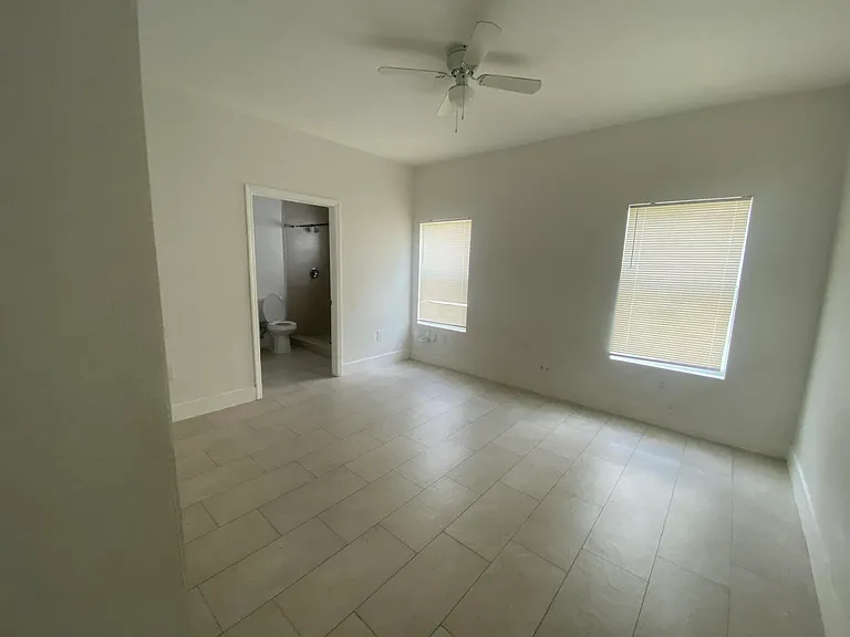 2604 NW 20th St — Photo 2