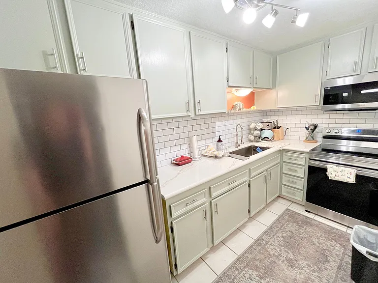 2860 N Los Felices Rd #100 — Photo 8