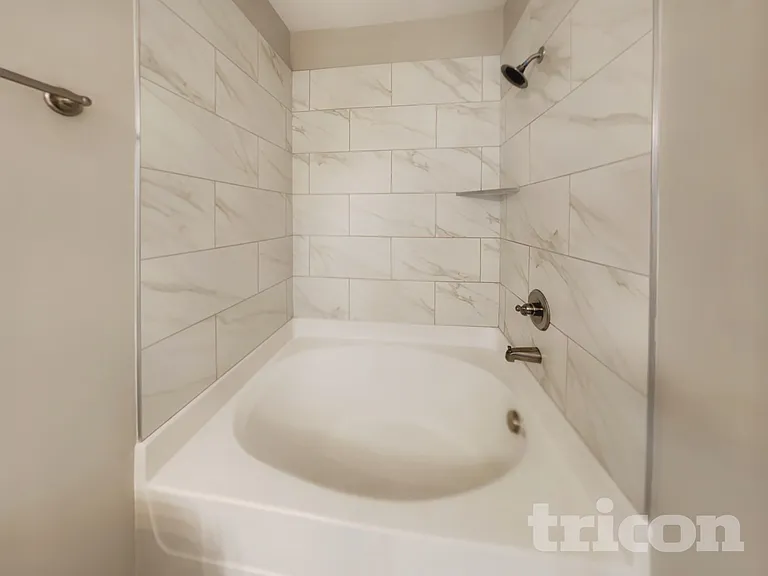 405 Riverwood Ct — Photo 8