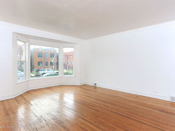 4th image of 1336 N Lorel Ave
