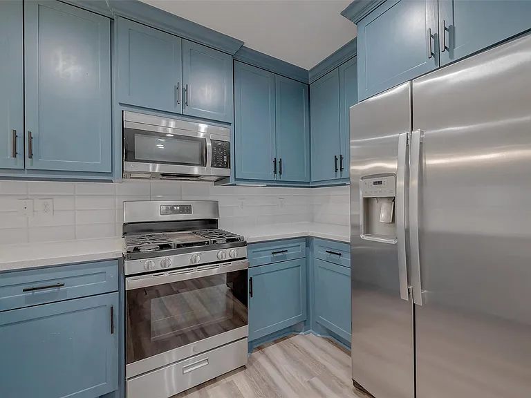 6322 Victoria St — Photo 12