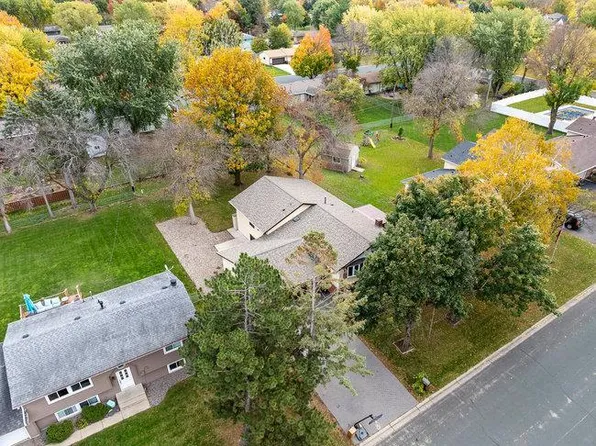 1187 Jackson St S, Shakopee, MN 55379
