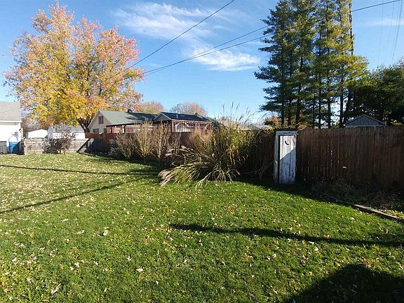 3rd image of 13 E Sunnydale Dr