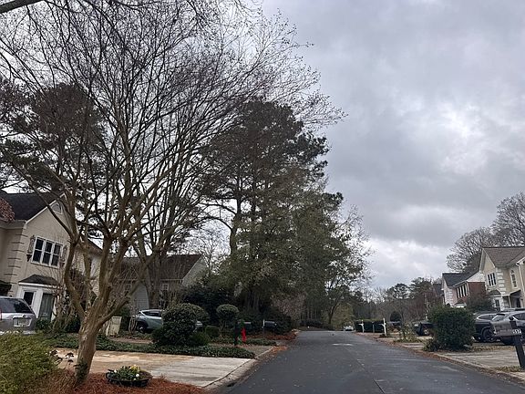 4th image of 510 Salem Woods Dr SE