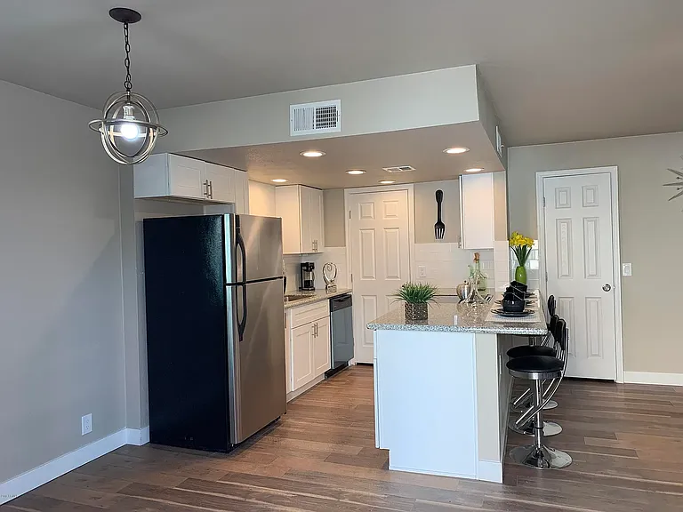 4710 E Portland St — Photo 2