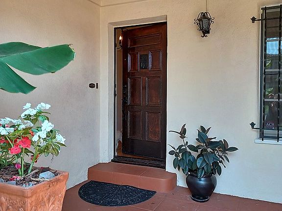5th image of 1101 S Crescent Heights Blvd