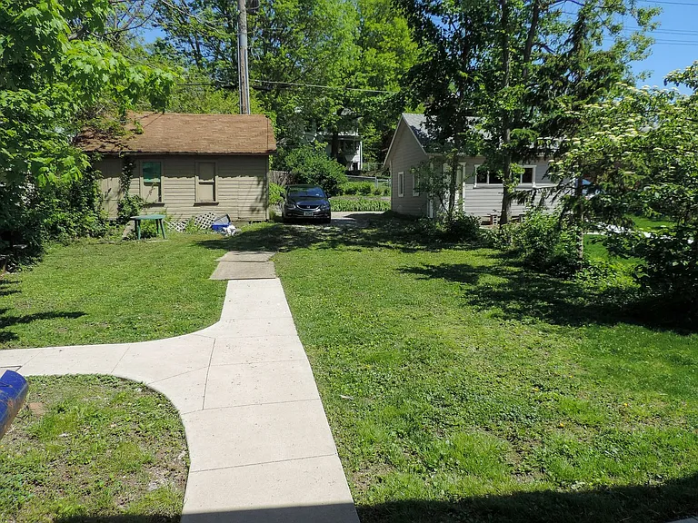 608 Ronalds St — Photo 20