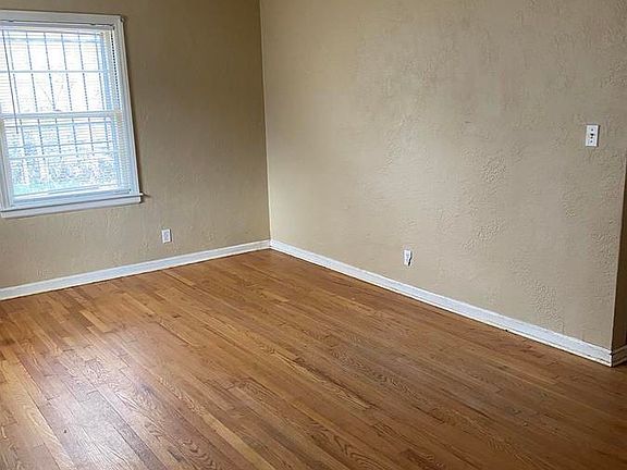 5th image of 4421 College Ave