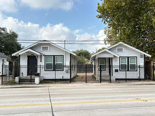 6107 N Main St Photo 1