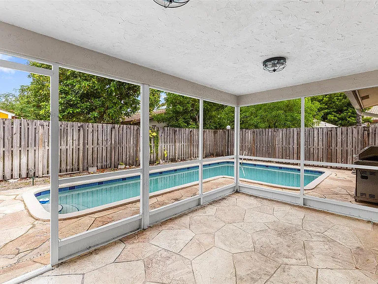 4112 NW 78th Ln — Photo 15