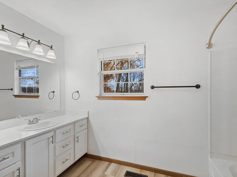 ReNew Edwardsville Apartment Collection — Photo 32