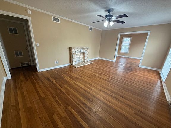 2nd image of 1826 Lincoln Dr