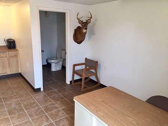 5th image of 838 W Washington St