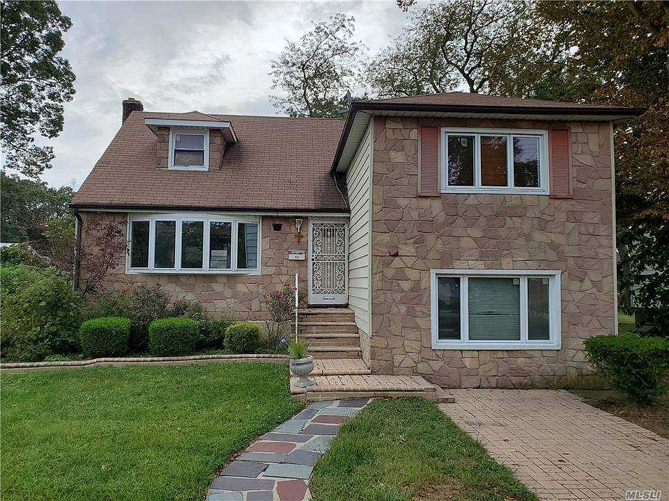 1st image of 15 Margaret Dr