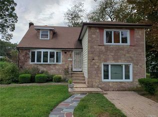 15 Margaret Dr, Roosevelt, NY 11575